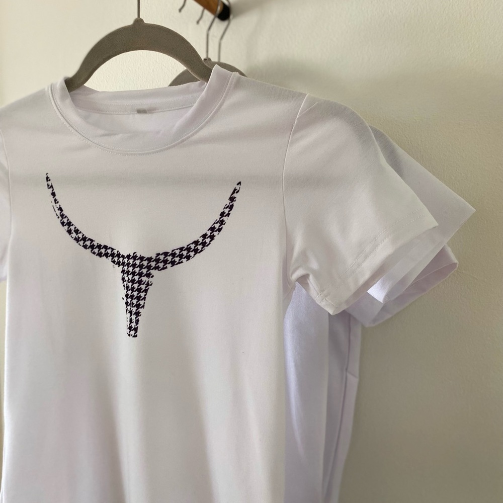 Houndstooth bull horn graphic